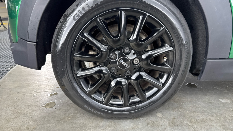 MINI Hatchback 1.5 Cooper Classic 3dr Auto [Comfort/Nav Pack] Petrol Hatchback